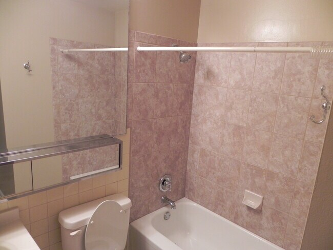 Twin Oaks unit 113, Joliet, IL 60431 - photo 5