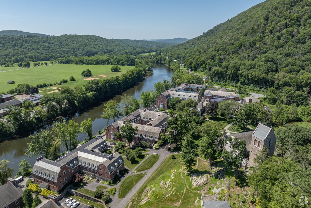 Kent School at 1 Macedonia Rd, Kent, CT 06757.