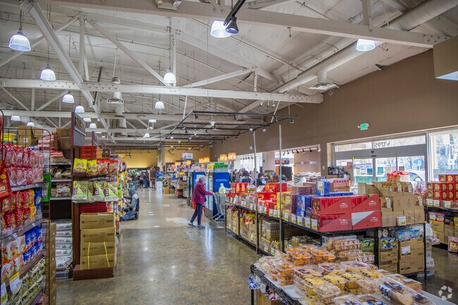 Glenbrook Heights residents can get their grocery shopping done at 99 Ranch.