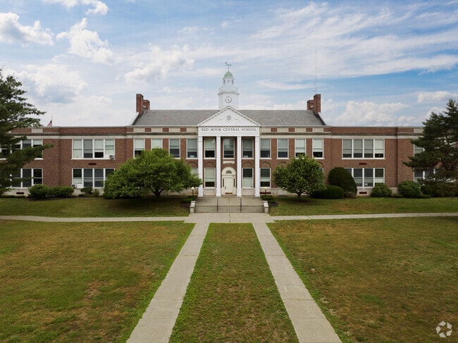 Linden Avenue Middle School serves students in grades 6 through 8. It is part of the Red Hook School District.