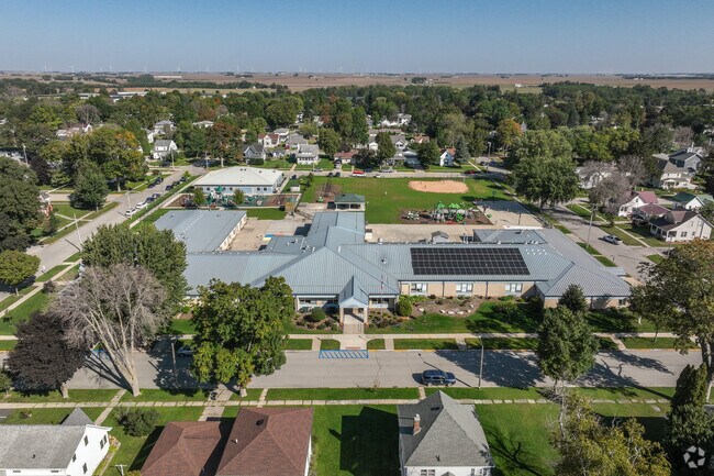 Lincoln Elementary School is a nearby school in Osage.