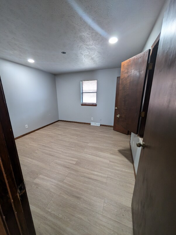 615 S 2nd St unit 2, Salina, KS 67401 - photo 4