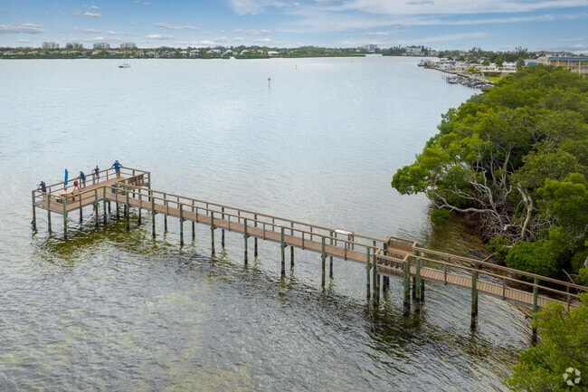 Bayport Beach and Tennis Club condos in Longboat Key have their own fishing pier on the bay.