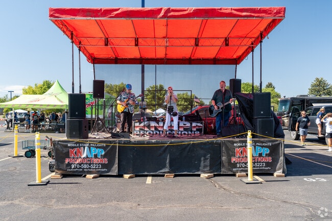 Live entertainment and bands play at UNC's Bears, Brews & Bites event in Alles Acres.