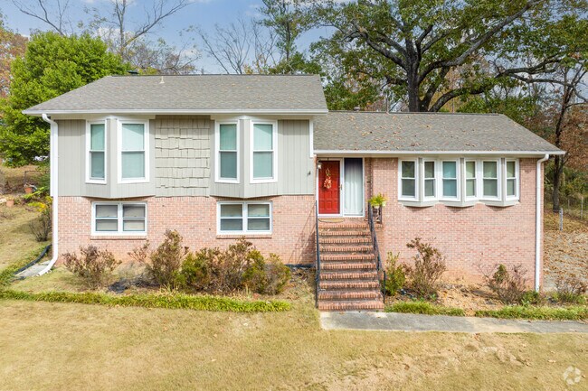 Split-levels tend to sell within the $250,000 to $550,000 price range in Bluff Park.