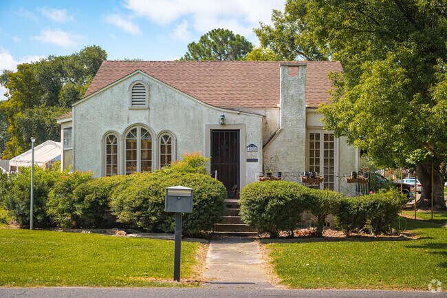Cottages can be found throughout Marrero.