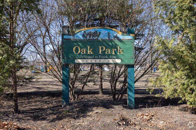 Welcome to Oak Park in Golfcrest.