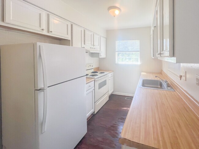 160 Lancaster Creek Dr, Lancaster, VA 22503 - photo 2