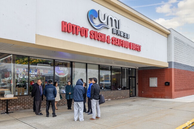 Umi Hotpot Sushi & Seafood Buffet is Fairview Westchester’s busiest Asian dining spot.