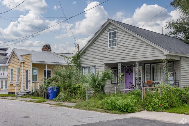 In Charleston’s North of Morrison neighborhood, you’ll find charming homes with shaded porches on peaceful streets.