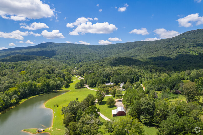 High Point's homes rest on vast land amid Lookout Mtn's lush greenscapes & calm lakes.