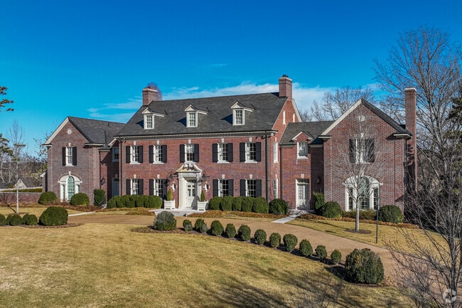 Grand Colonial homes occupy large lots in Sequoyah Hills.