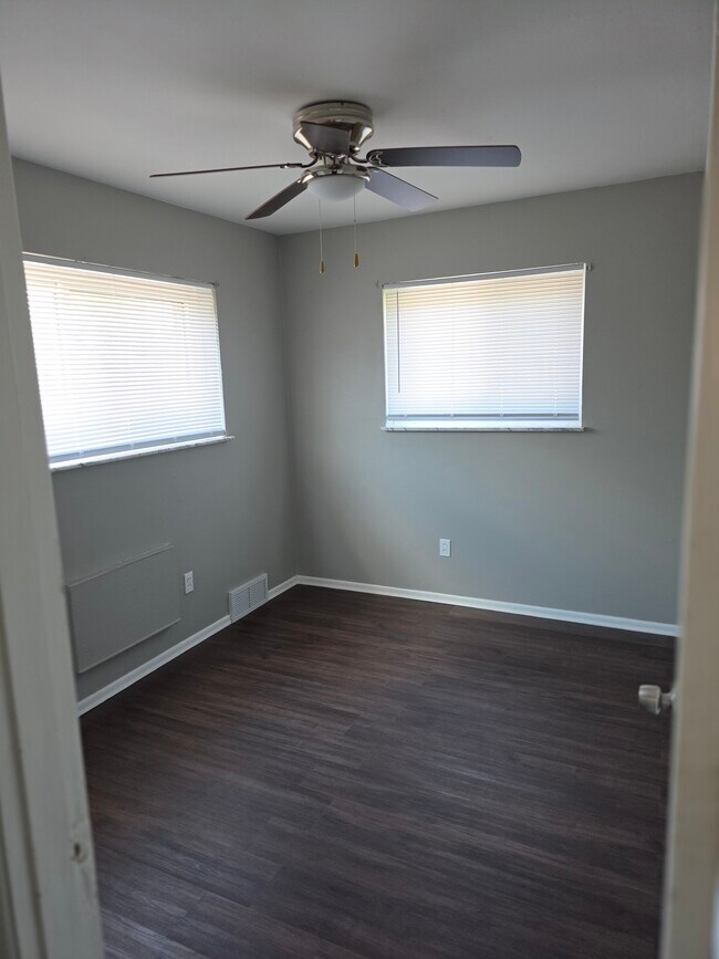 5421 Bermuda Dr unit A.  1st  Flr., Saint Louis, MO 63121 - photo 6