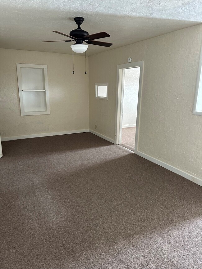 Sands Motel, Walsenburg, CO 81089 - photo 5