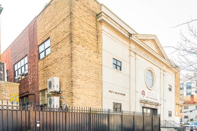 Yeshivat Shaare Torah has 160 students in grades 9-12