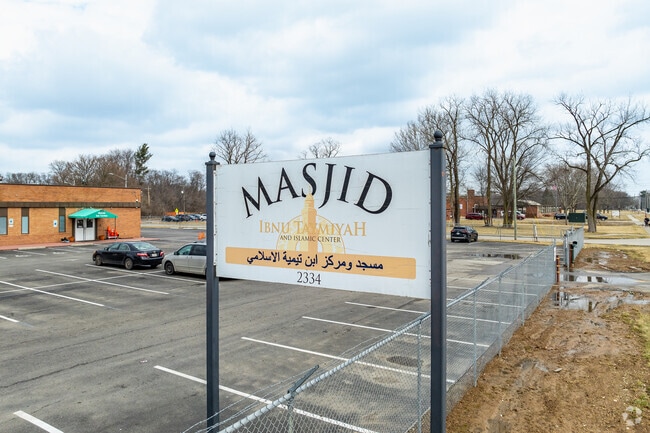 The Masjid Ibn Taymiyah and Islamic Center  in Arlington Park educates young people about the history and theology of Islam.