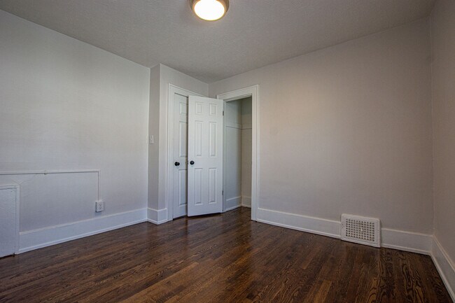 3812 Dodge St, Omaha, NE 68131 - photo 4