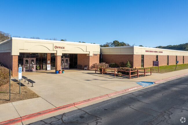 Whitewater Middle School has a student-teacher ratio of 14 to 1.