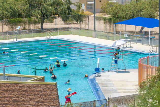 Pueblo Gardens families flock to 
Quincie Douglas Pool in summer to beat the heat.