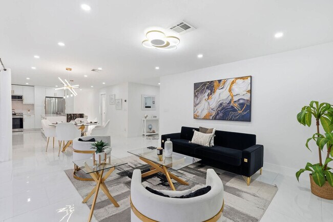 208 Erie Dr unit FL1-ID1355591P, Naples, FL 34110 - photo 2