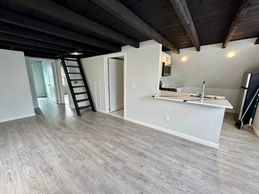 61 Tell St unit 3, Providence, RI 02909 - photo 1