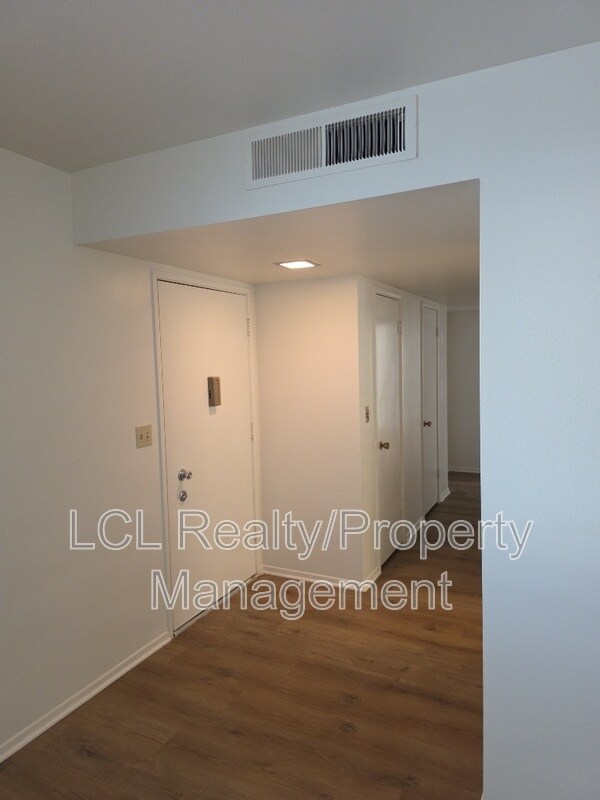 26201 Fountain Bleu Dr, Sun City, CA 92586 - photo 5