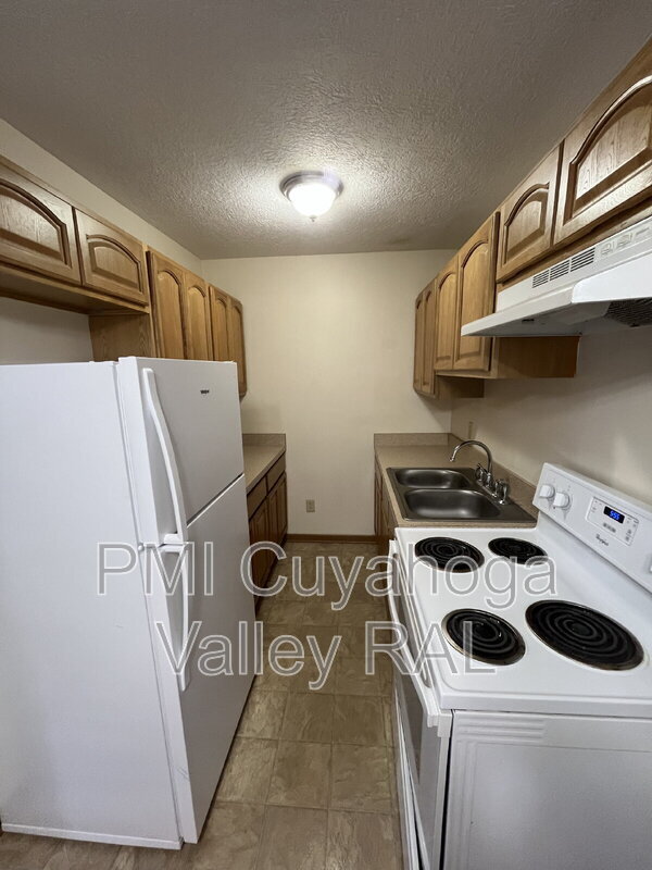 1757 S Arlington St unit 12, Akron, OH 44306 - photo 4