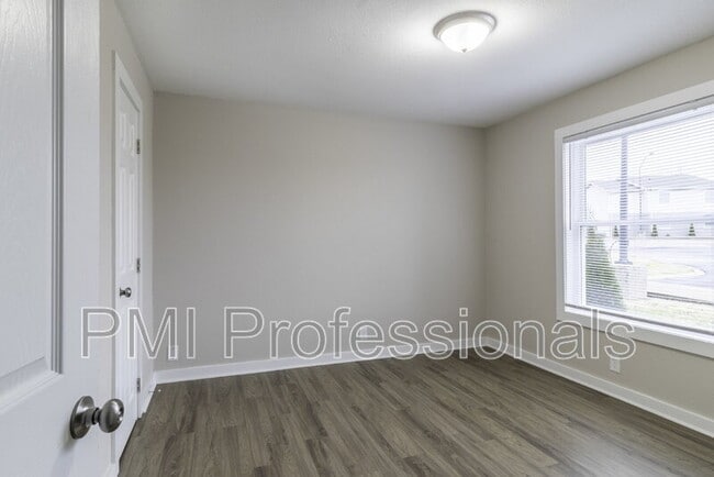 148 Kingsridge Dr, La Vergne, TN 37086 - photo 5