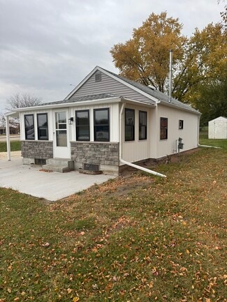 635 11th St, Monroe, WI 53566