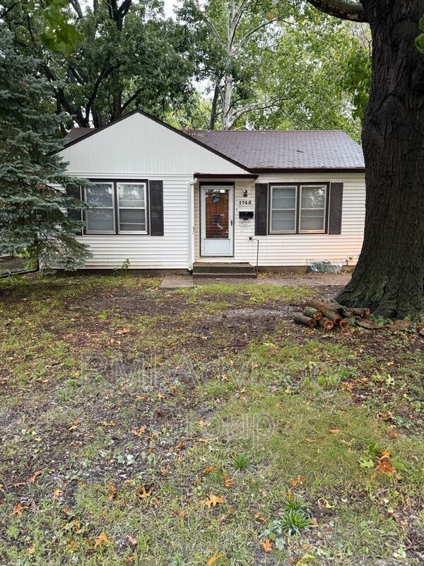1745 SW Mission Ave, Topeka, KS 66604