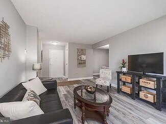 4500 S Four Mile Run Dr Unit 206, Arlington, VA 22204