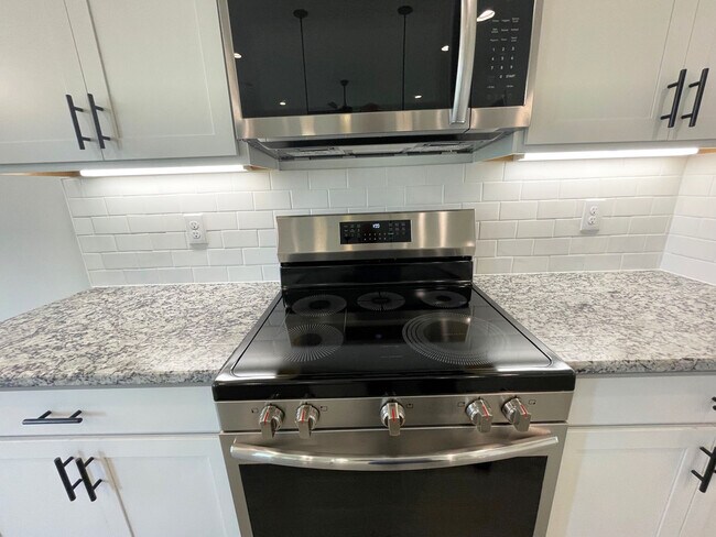 21721 Pine Knot Way, Foley, AL 36535 - photo 4