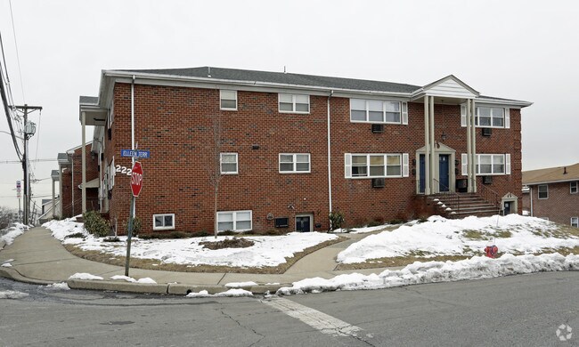 222 Elleen Terrace, Hackensack, NJ 07601 - photo 7