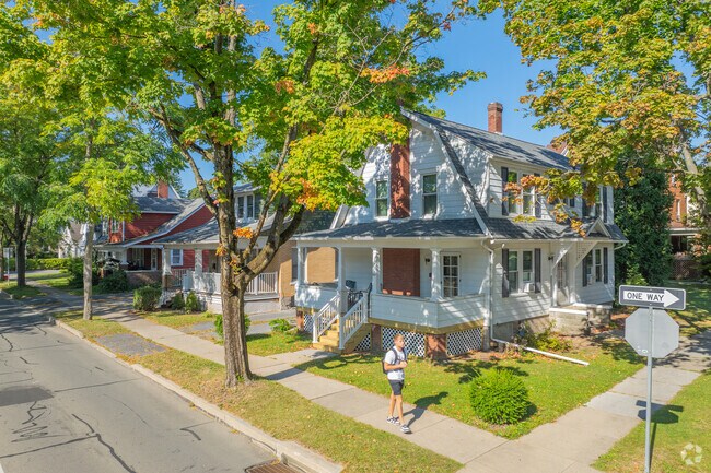Walk passed bungalows on main throughways in Highlands on the way to Penn State.