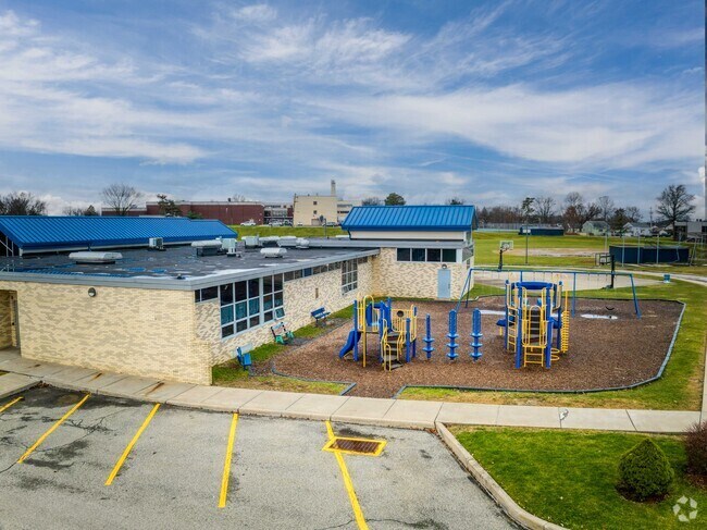 Margaret Ross Elementary is a public K-4 school with a B rating from Niche.