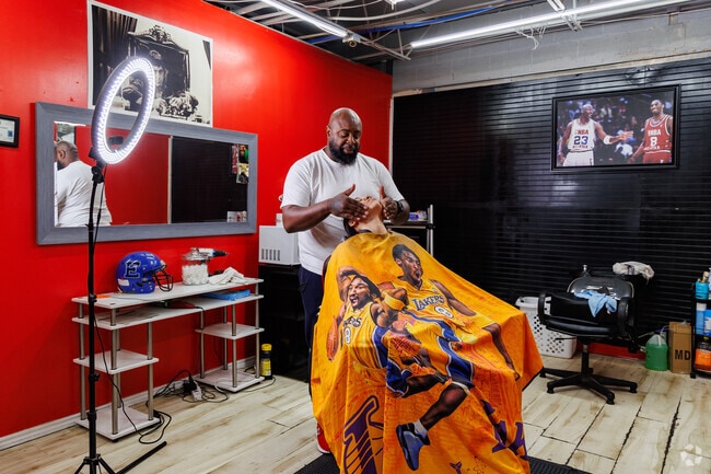 Parkway-Cherry Point residents can head to Street Da Surgeon for haircuts and grooming services.