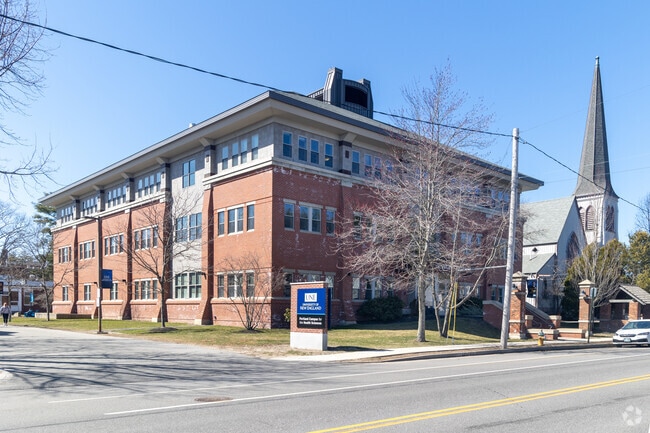 The University of New England is along the edge of Nasons Corner.