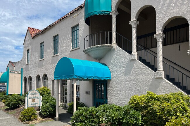 Anabel's Framing Gallery serves residents in Riverside with their picture framing needs.