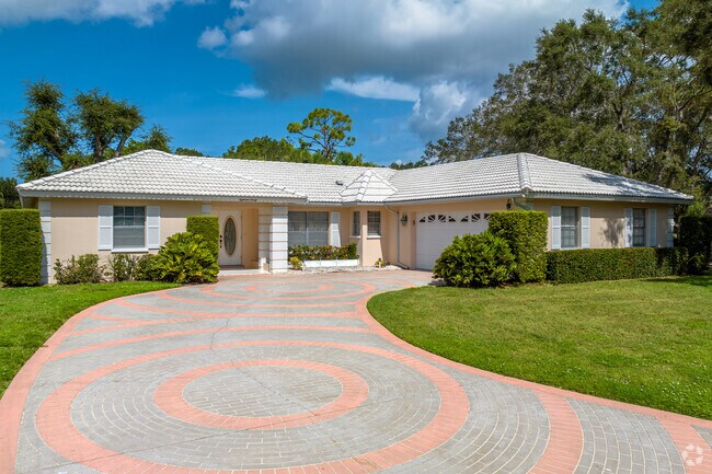 Single-story ranch-style homes remain a common choice in Sarasota Springs.