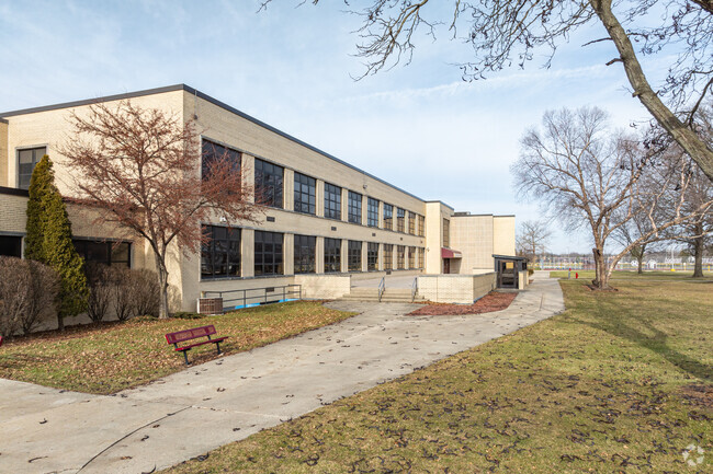 Morris Community High School has a student-teacher ratio of 18 to 1.