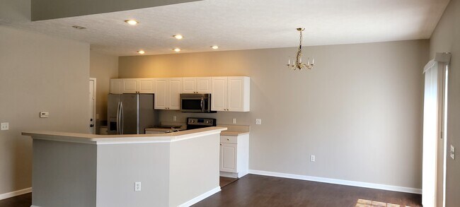 770 Mystic Pointe Dr, Lewis Center, OH 43035 - photo 5