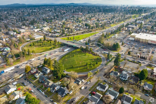 Easy access to I5 and view of some of the landscape and neighborhood in Arbor Lodge, Oregon.