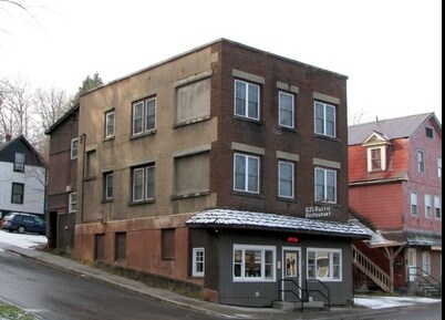 151 Broadway unit 2 Unfurnished, Saranac Lake, NY 12983 - photo 2