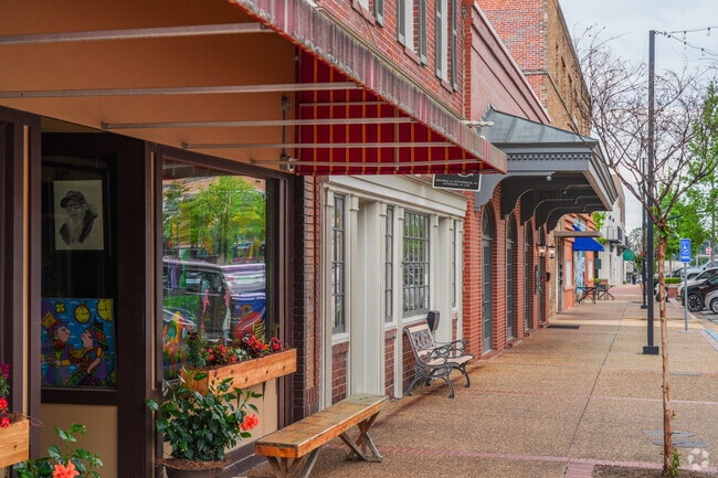 Willis Heights offers convenient access to shopping and dining, with popular stores and restaurants just minutes away.