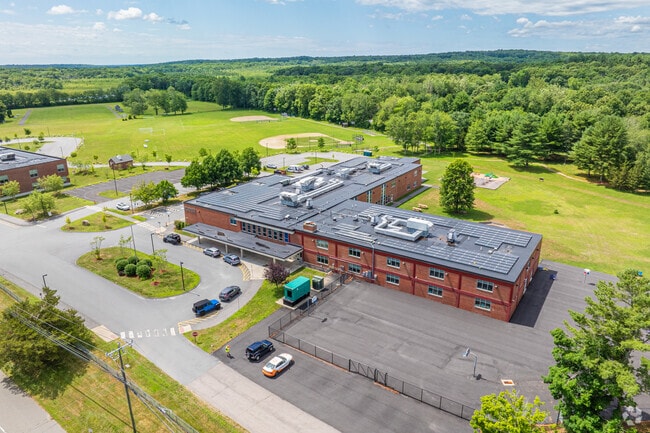 North Stonington Elementary School boasts a respectable 11:1 student-teacher ratio.