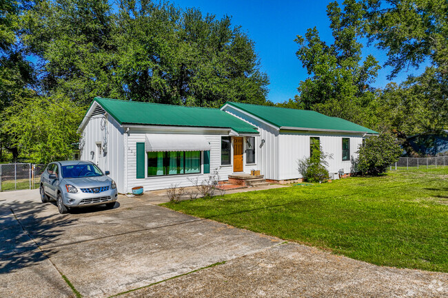 This cute home in Mooringsport-Brian has a modern metal roof.