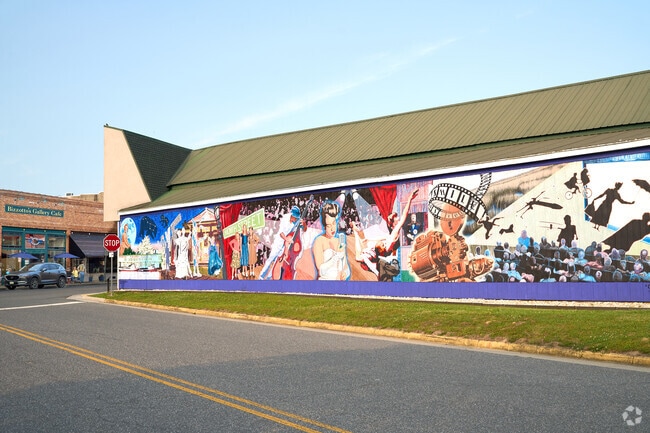 A large beautiful mural lines a downtown building in Onancock.