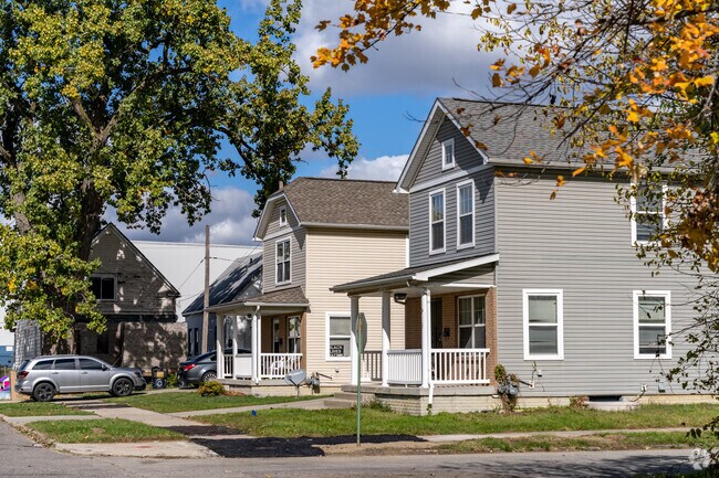 There are a variety of home sizes and styles found throughout Gratiot Town-Kettering.
