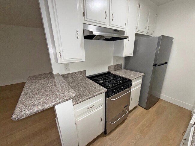 10776 Rose Ave unit 17, Los Angeles, CA 90034 - photo 4