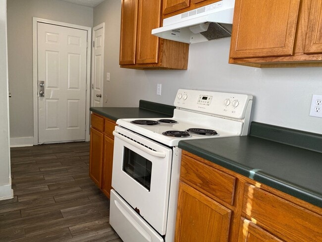 632 Old Humboldt Rd unit A, Jackson, TN 38305 - photo 3